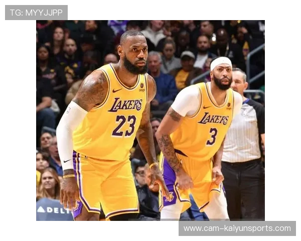 詹姆斯戴维斯带伤出战，湖人双核挡拆战术针对猛龙禁区