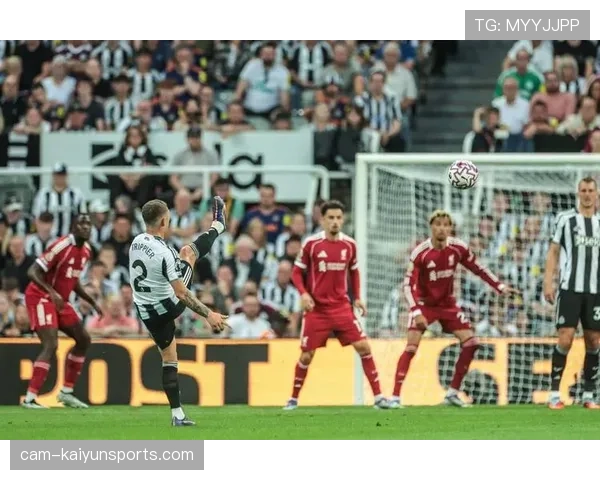 门兴格拉德巴赫2-2战平法兰克福，双方各被罚下一人