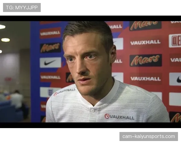 特写：37岁的瓦尔迪在训练中加练射门